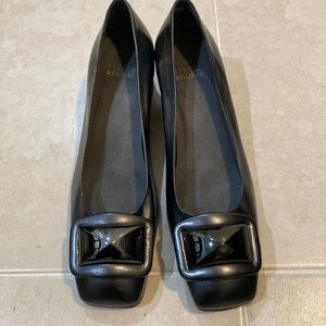 Stuart Weitzman leather low heel flats sz 7
